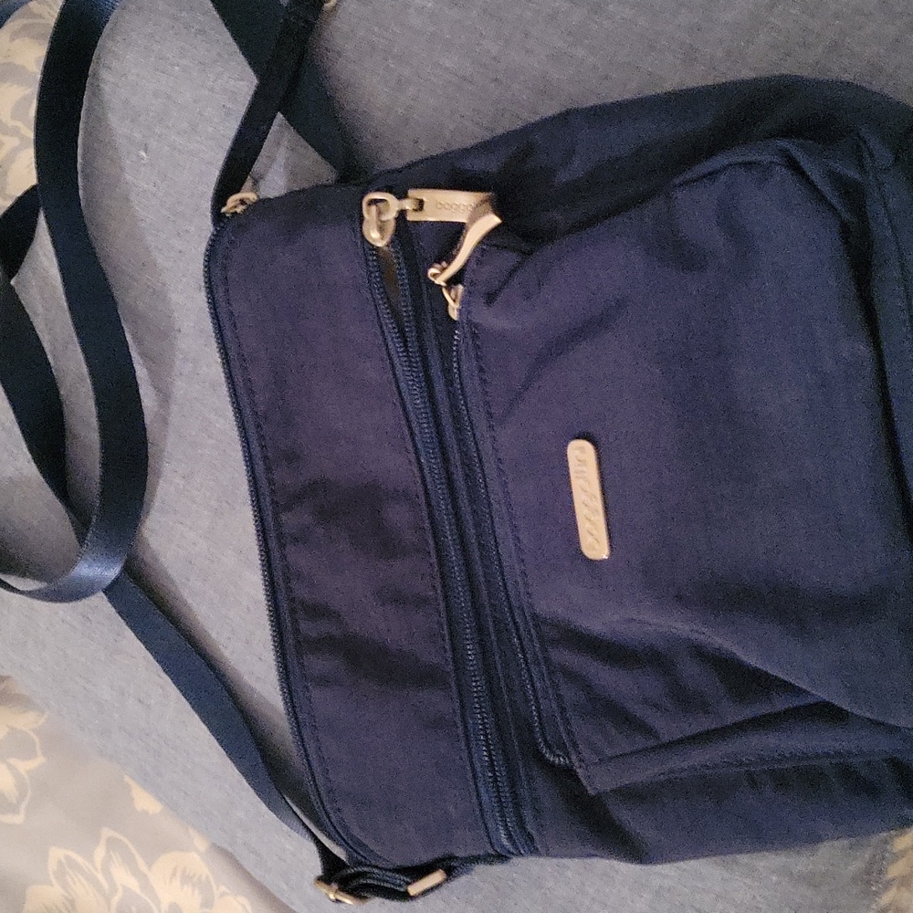Baggallini cross body purse